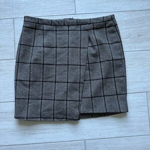 Houndstooth pencil skirt